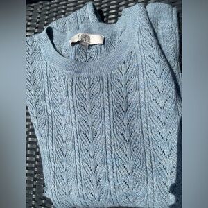 Lovely ladies sweater by Ann Taylor LOFT